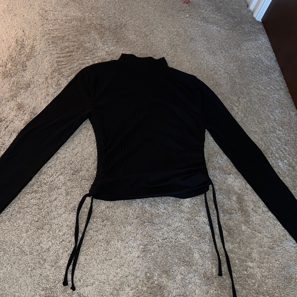 I’m selling a black long sleeve turtle neck with sinches on the sides.